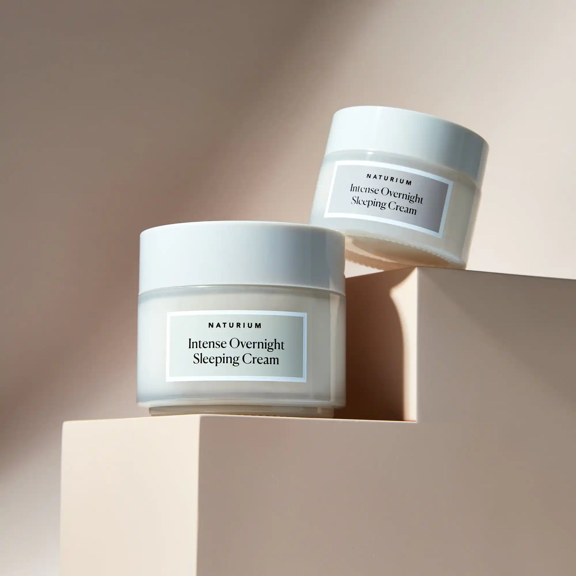 intense-overnight-sleeping-cream-jumbo-p2 11_18_2021_Naturium0552-crop.webp