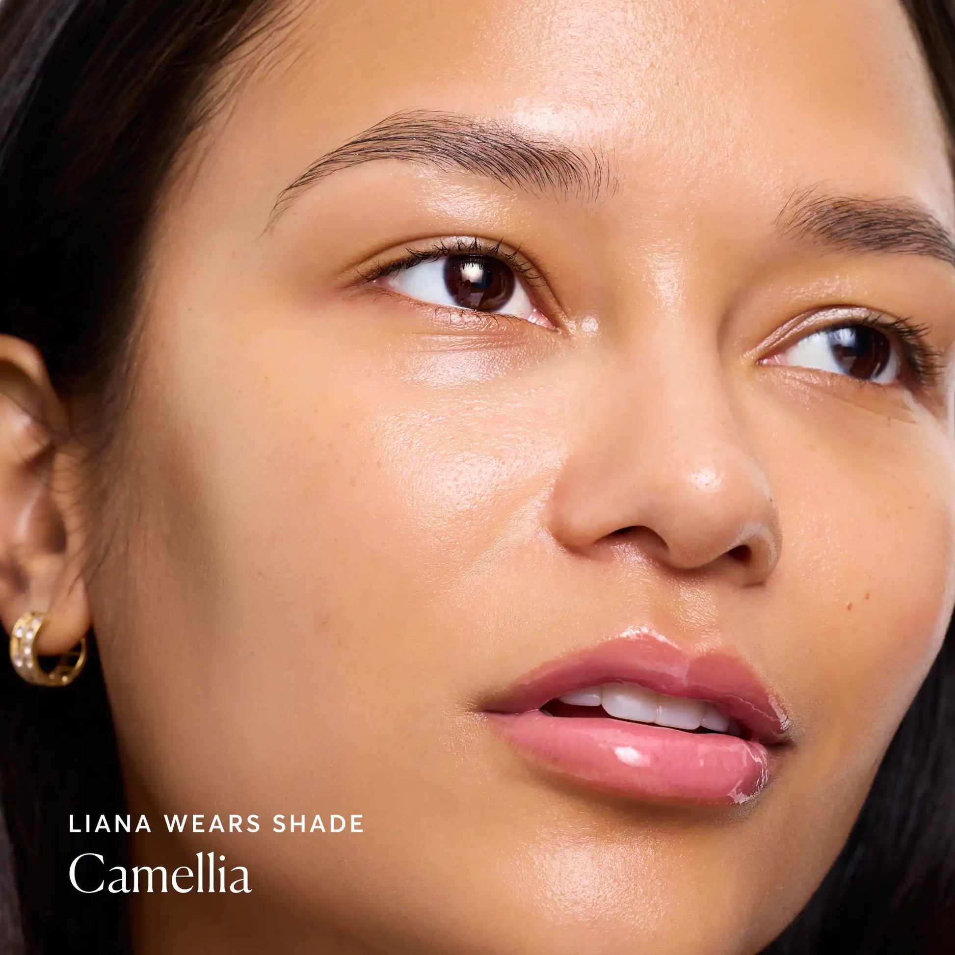 phyto-glow-lip-balm-camellia-p5 NATR-60075-Alt-Images-Phyto-Glow-Lip-Balm-Camellia-04.webp