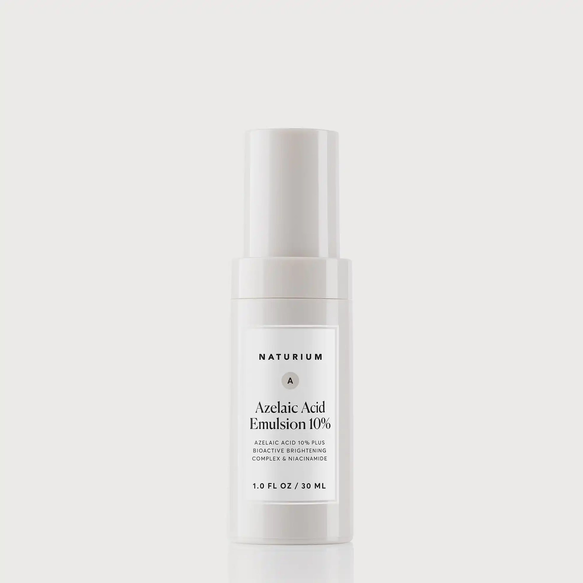azelaic-acid-emulsion-10-b5 NATR_Azelaic-Acid-Emulsion-10_Cap-on.webp